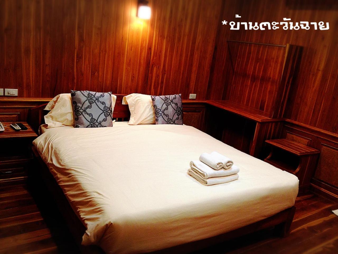 Baan Tawan Shine Surin Hotell Exteriör bild